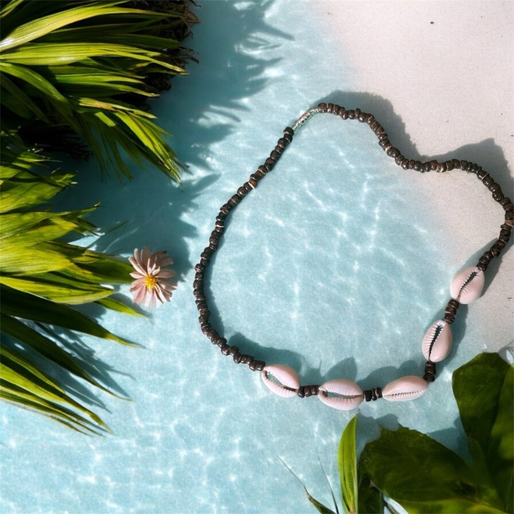 Brown and Cream Clam Shell Beaded Necklace with Elegant Design